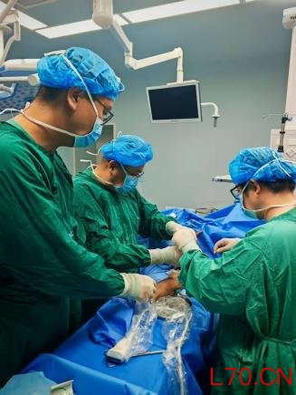 胶东首例！烟台毓璜顶医院血管通路中心团队开展超声引导下PTA联合支架植入术攻克透析内瘘反复血栓难题